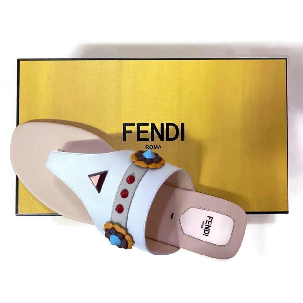 Fendi White Leather Flowerland Thong Sandal - Picture 8 of 9